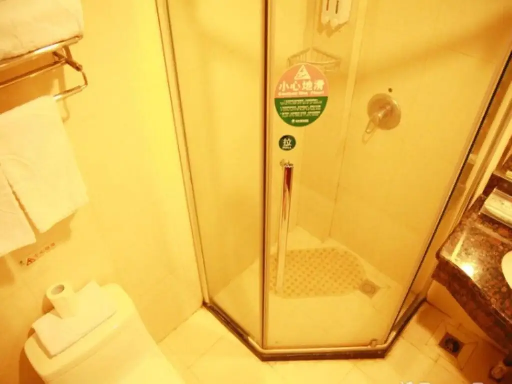 Нанкин: GreenTree Inn Nanjing ZhonGYAnGMEn Railway Station Express Hotel