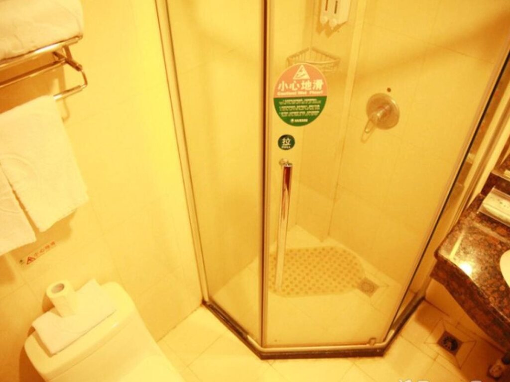 Нанкин: GreenTree Inn Nanjing ZhonGYAnGMEn Railway Station Express Hotel