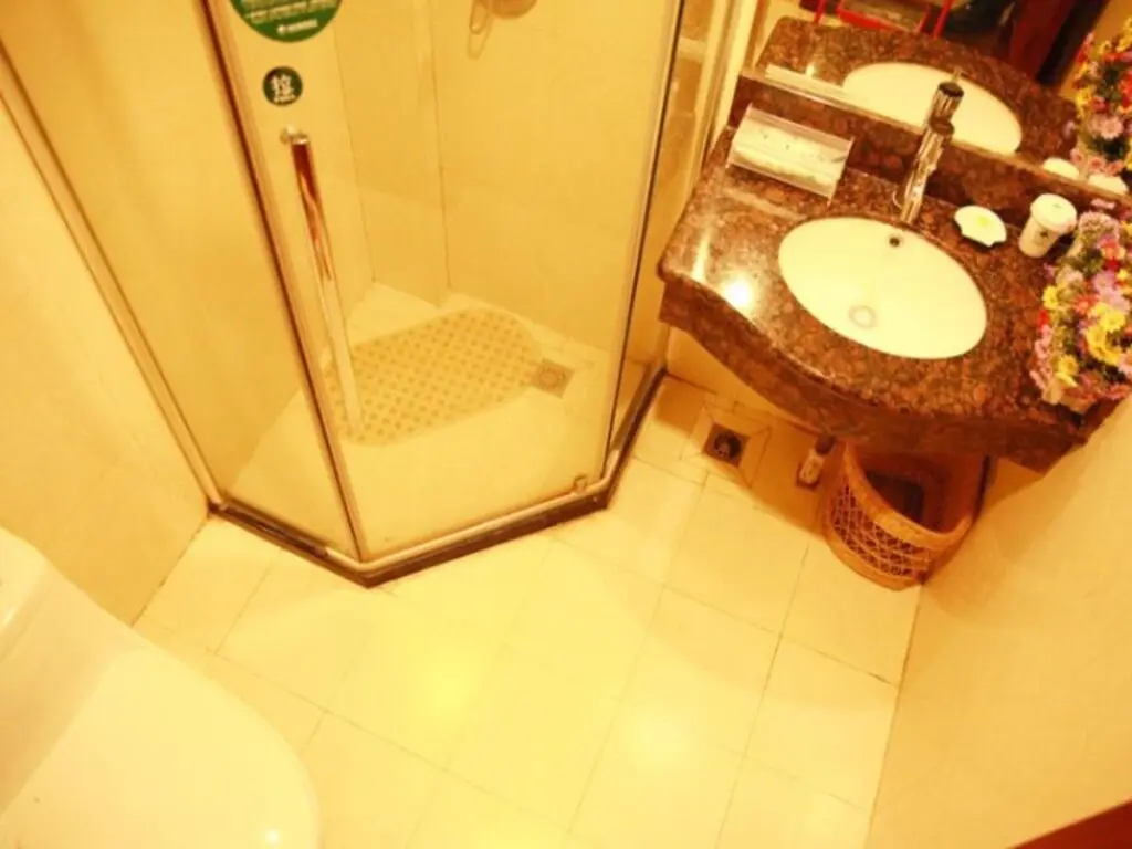 Нанкин: GreenTree Inn Nanjing ZhonGYAnGMEn Railway Station Express Hotel
