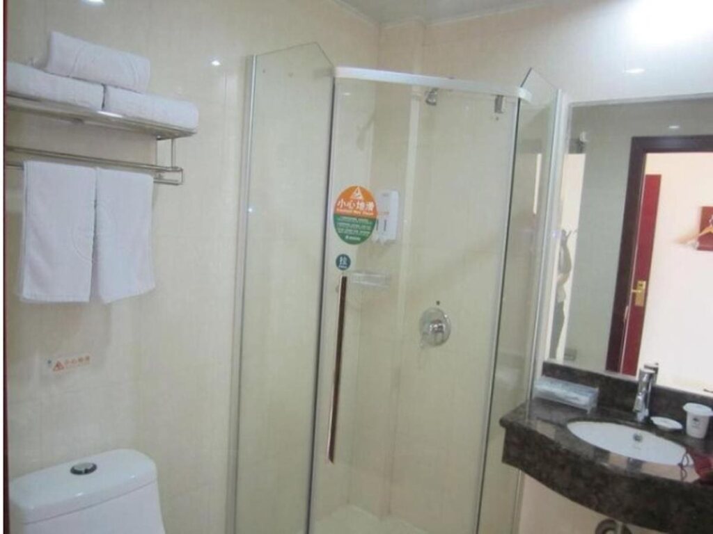 Нанкин: GreenTree Inn Nanjing ZhonGYAnGMEn Railway Station Express Hotel