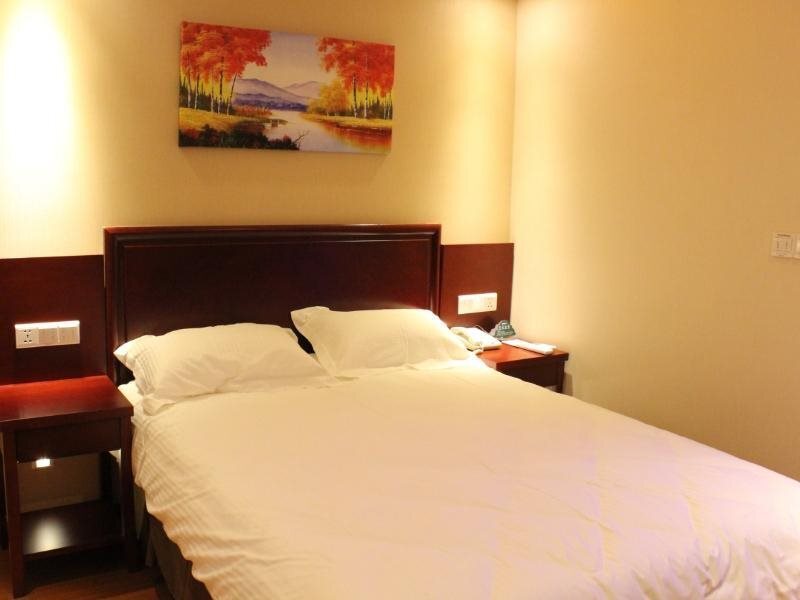 Шанхай: GreenTree Inn Shanghai Gucun Shuichan West Road Shell Hotel