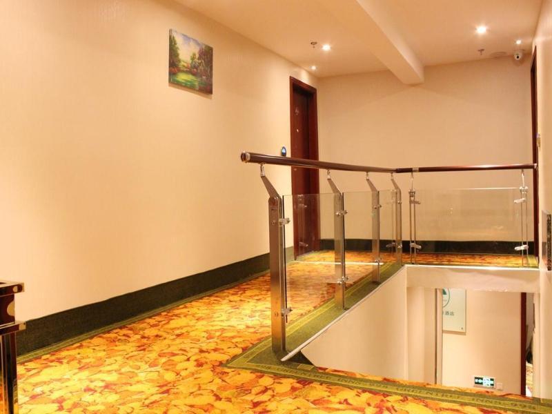 Шанхай: GreenTree Inn Shanghai Gucun Shuichan West Road Shell Hotel