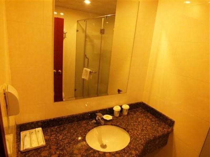 Шанхай: GreenTree Inn Shanghai Changyang Road Business Hotel