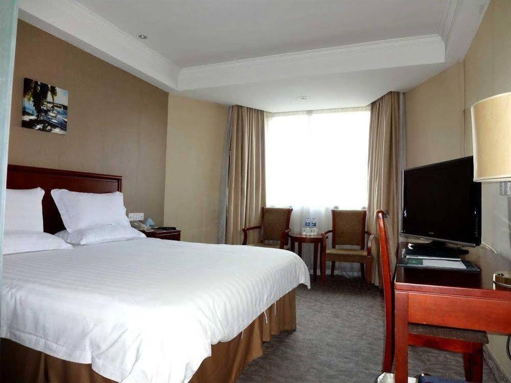 Шанхай: GreenTree Inn ShangHai Middle YanAn Road Express Hotel
