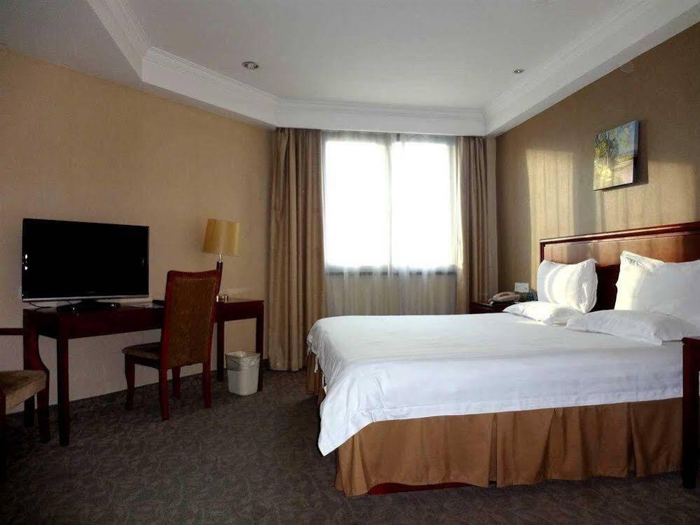 Шанхай: GreenTree Inn ShangHai Middle YanAn Road Express Hotel