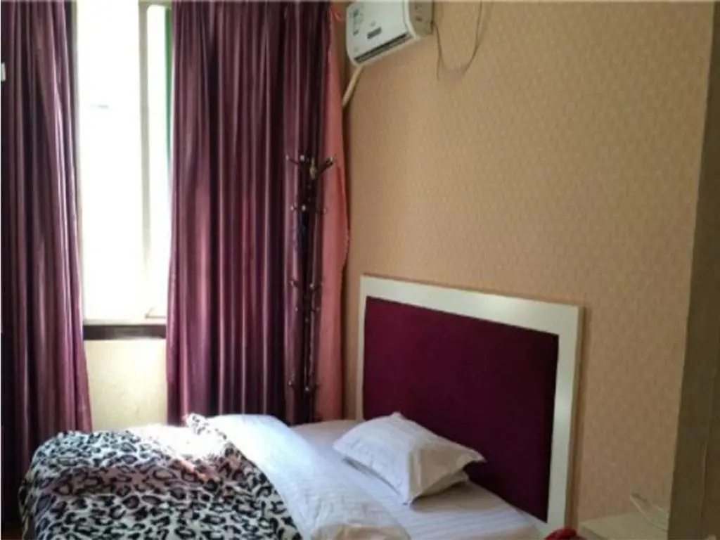 Яань: Shimian Mingrenju Inn