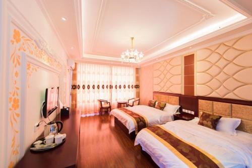 Яань: Ya'an Bifengxia Jinshan'ge Inn