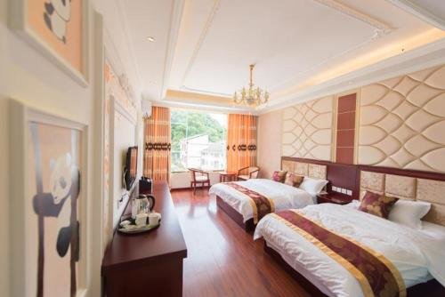 Яань: Ya'an Bifengxia Jinshan'ge Inn