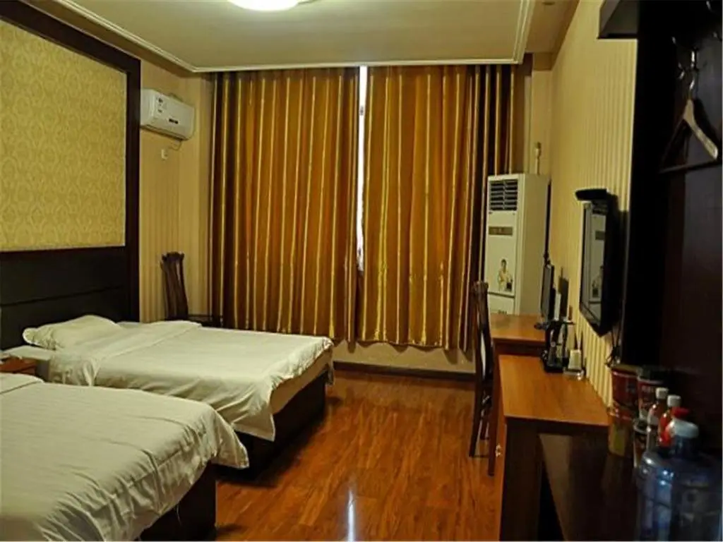 Линьи: 1818 Business Hotel