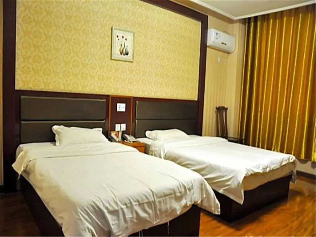 Линьи: 1818 Business Hotel