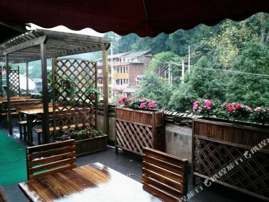 Яань: Ya'an Yijia Coffee Inn