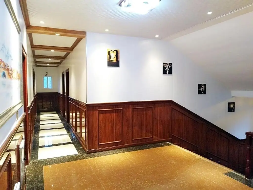 Яань: Bifengxia Changhong Business Hotel