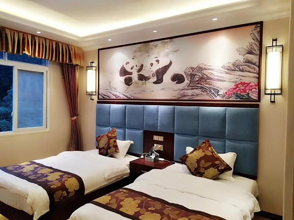 Яань: Bifengxia Changhong Business Hotel