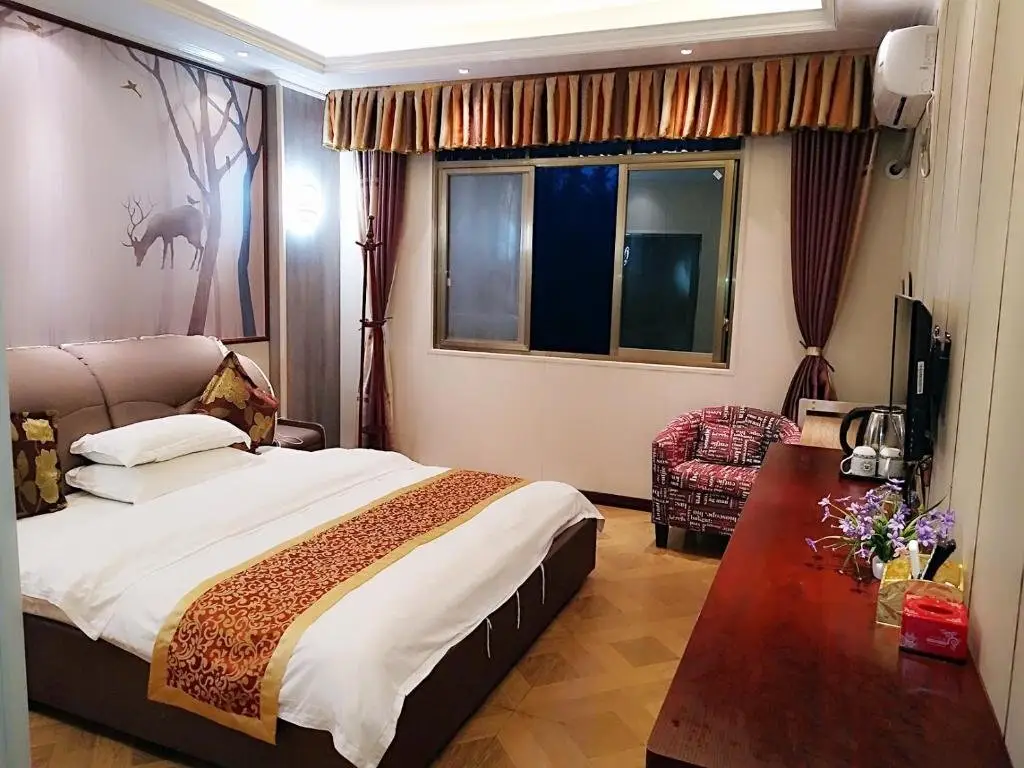 Яань: Bifengxia Changhong Business Hotel