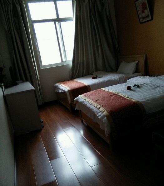 Ханьчжун: Hanzhong Yijia Inn