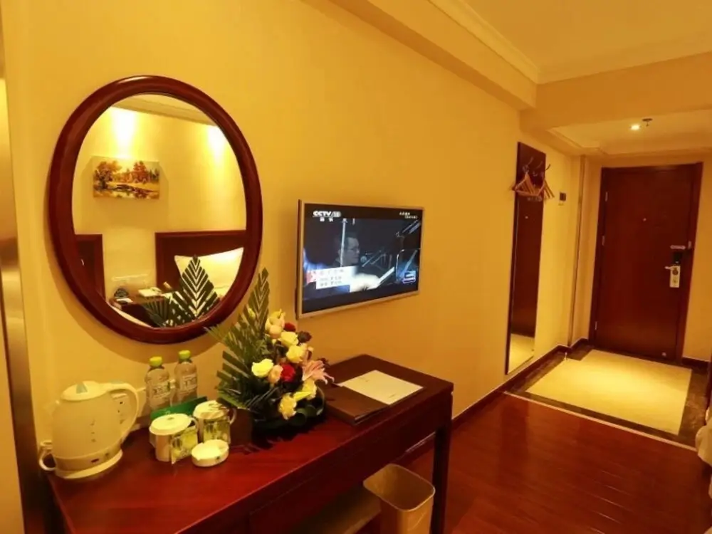 Санья: GreenTree Inn Sanya Hexi District Chunyuan Seafood Square Express Hotel