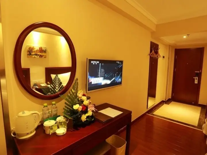 Санья: GreenTree Inn Sanya Hexi District Chunyuan Seafood Square Express Hotel