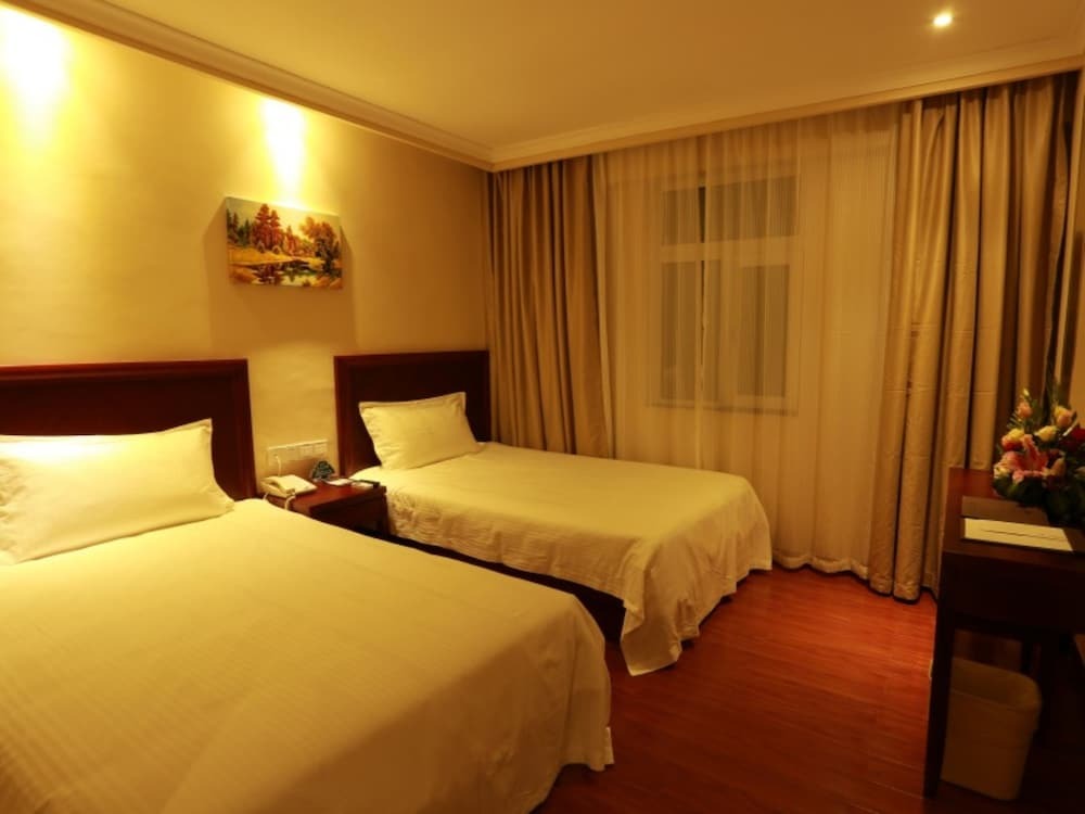 Санья: GreenTree Inn Sanya Hexi District Chunyuan Seafood Square Express Hotel