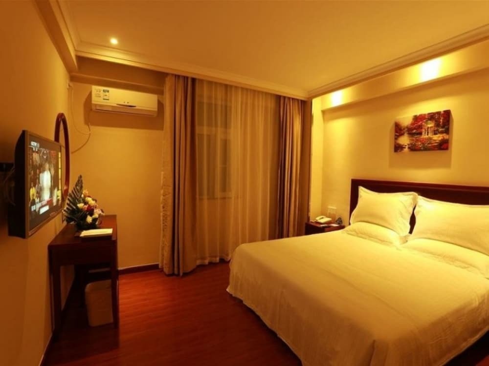 Санья: GreenTree Inn Sanya Hexi District Chunyuan Seafood Square Express Hotel