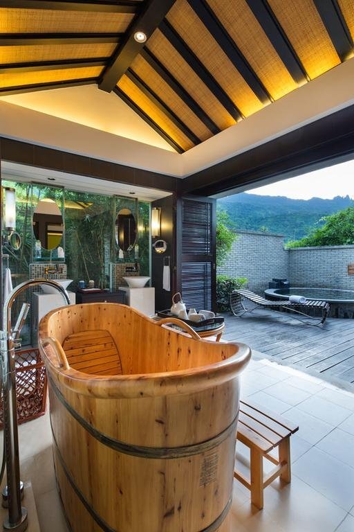 Баотин: Qixianling Baoting Liyuan Hot Spring Hotel