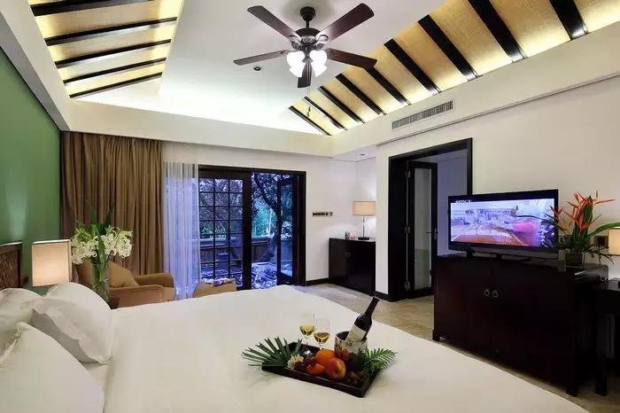 Баотин: Qixianling Baoting Liyuan Hot Spring Hotel