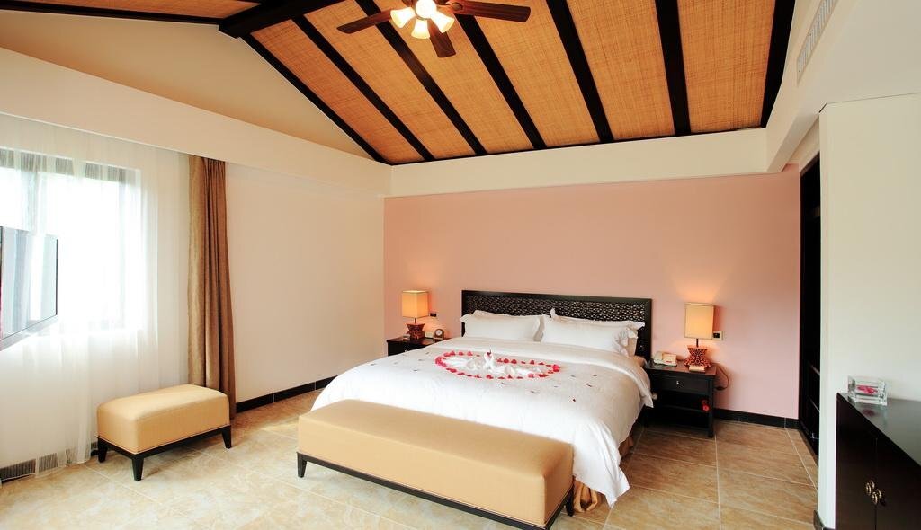 Баотин: Qixianling Baoting Liyuan Hot Spring Hotel