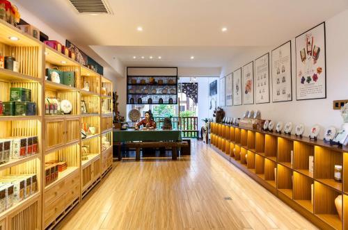 Цзинхун: James Joyce Coffetel Xishuangbanna Manjinglan Ancient City