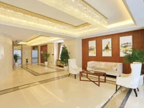 Tianhe Hotel (Xichang Moon Lake Park) — фото 1