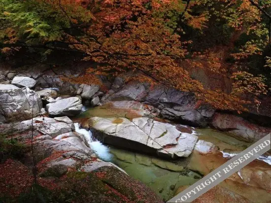 Бачжун: Guangwu Mountain Fumanlou Guest House