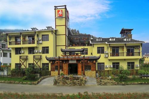 Чжанцзяцзе: Zhangjiajie Changgongguan Tujia Customs Hotel
