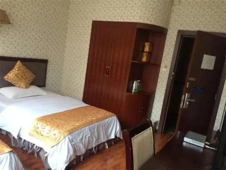 Синъи: Xingyi Longtai Inn