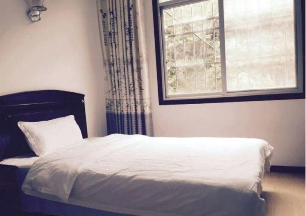 Бачжун: Guangwushan Diexi Hotel
