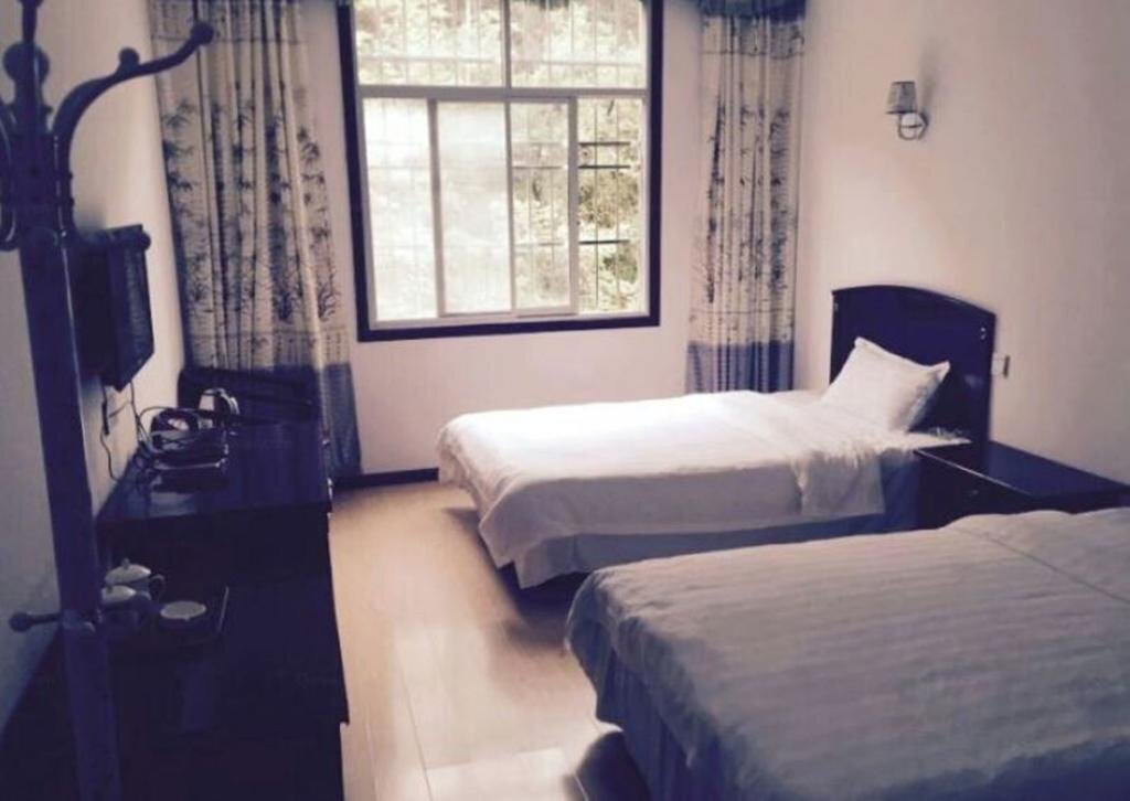 Бачжун: Guangwushan Diexi Hotel