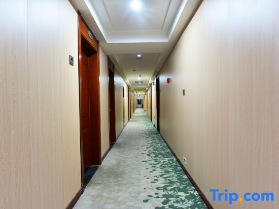 Цзинхун: Greentree Alliance Xishuangbanna Peacock Lake Hotel