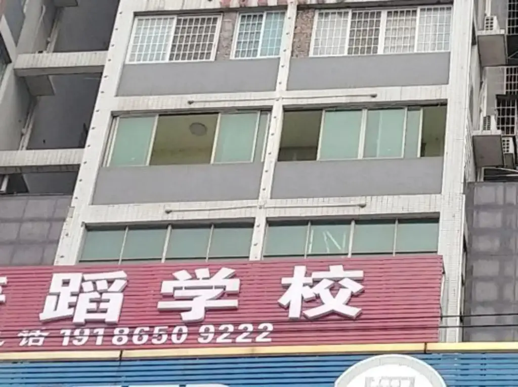 Лоуди: Xinhua Huihong Hotel