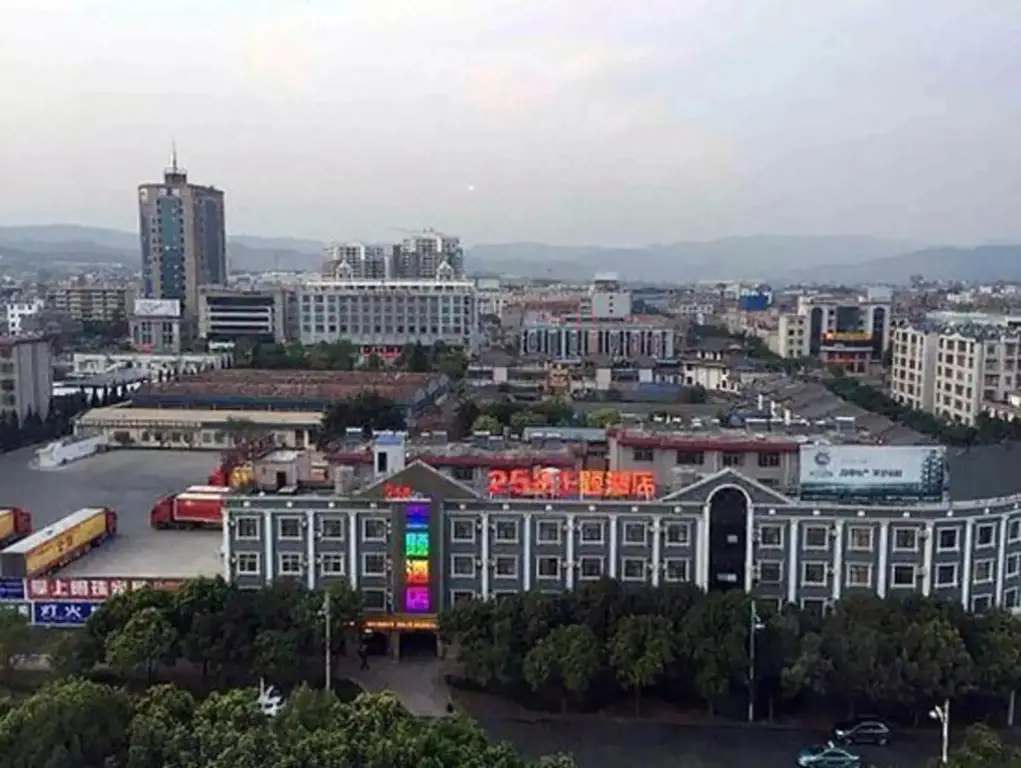 Миян: Jinding Hotel Mile