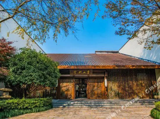 Уси: Lingshan Vihara