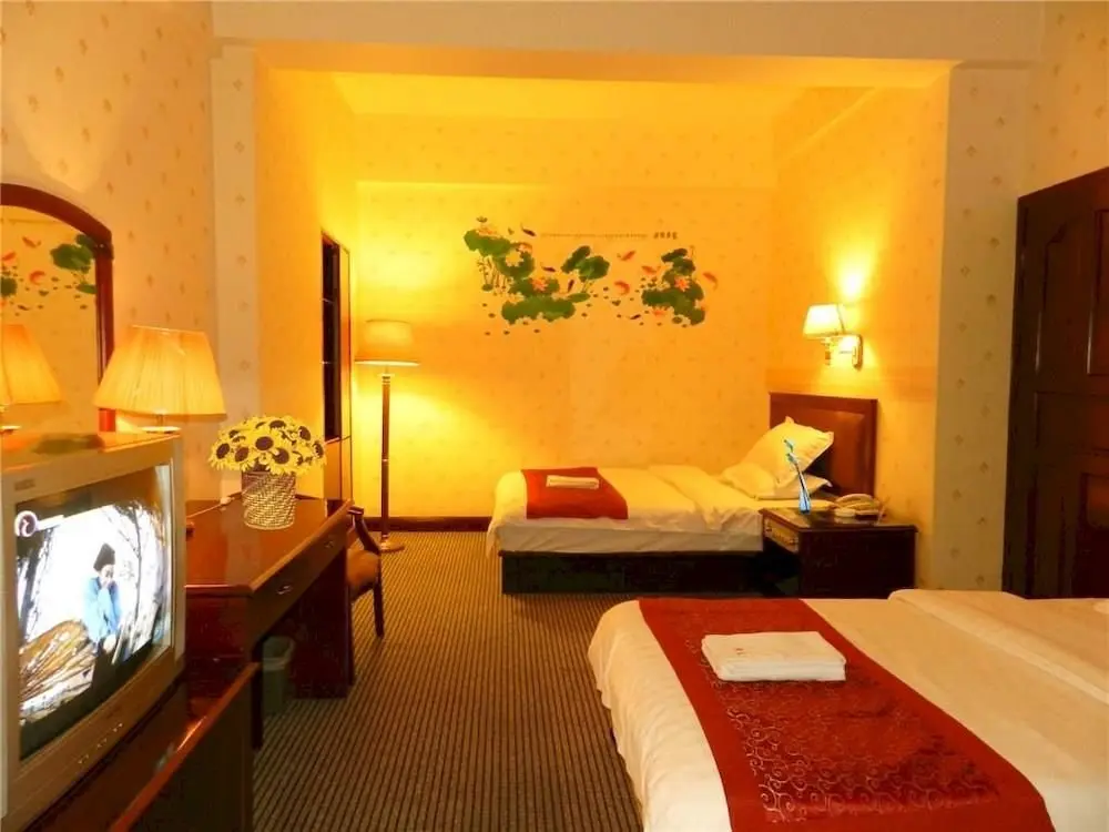 Куньмин: Kunming Jiaoyuan Hotel (Tongde Plaza Baiyun Road Subway Station)