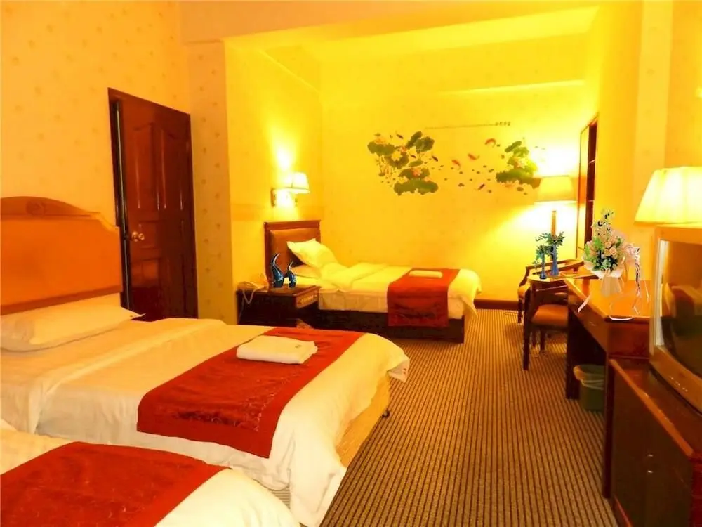 Куньмин: Kunming Jiaoyuan Hotel (Tongde Plaza Baiyun Road Subway Station)