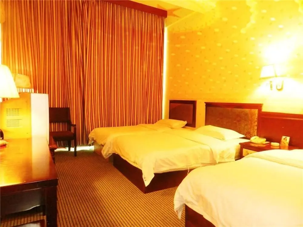Куньмин: Kunming Jiaoyuan Hotel (Tongde Plaza Baiyun Road Subway Station)