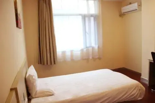 Даньдун: Hanting Express Dandong Xincheng Wujincheng Road