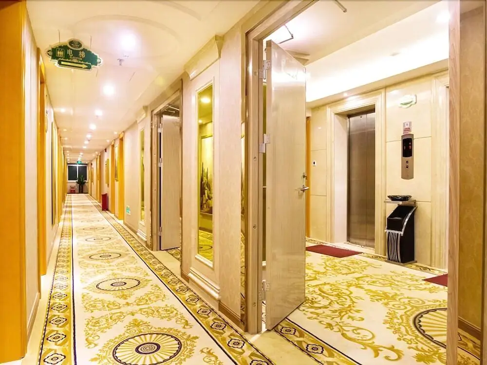 Санья: Vienna Hotel Sanya First Market