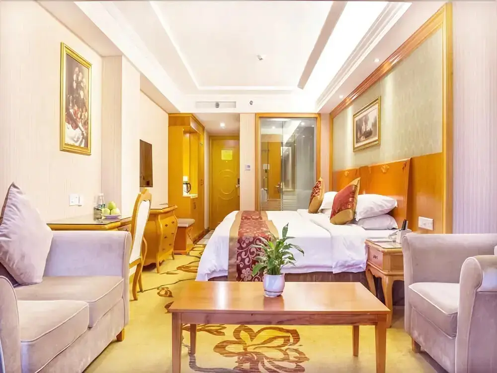 Санья: Vienna Hotel Sanya First Market
