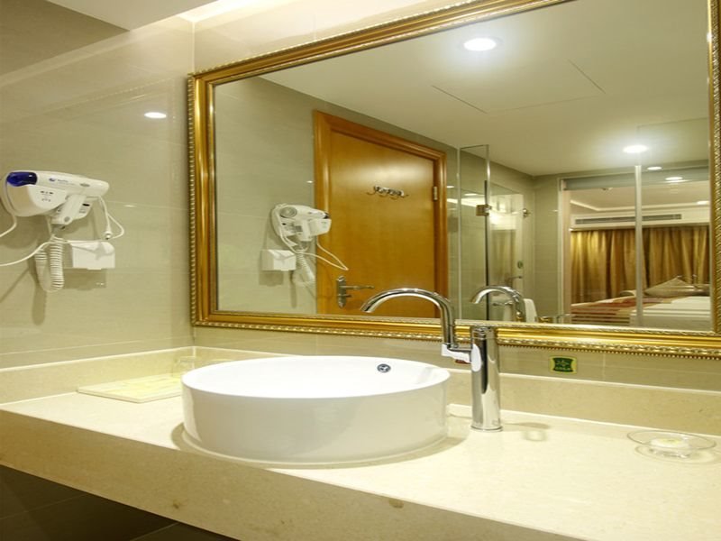 Санья: Vienna Hotel Sanya First Market