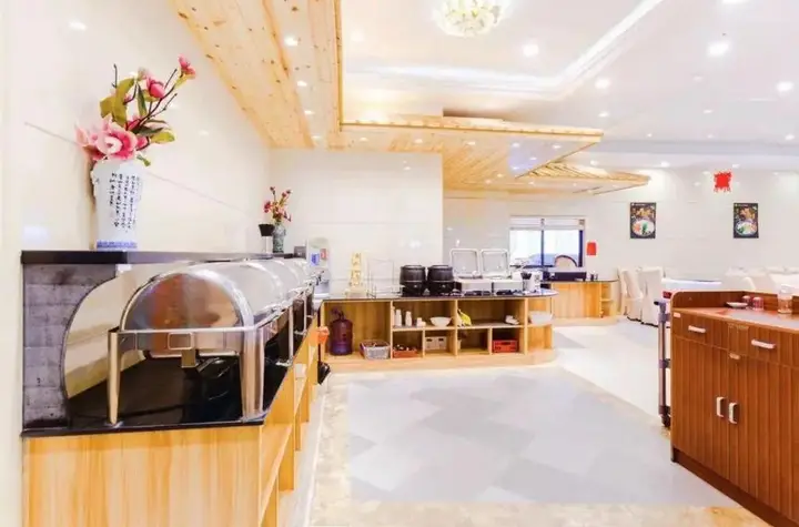 Уси: Vienna Hotel
