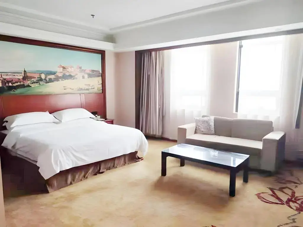 Уси: Vienna Hotel