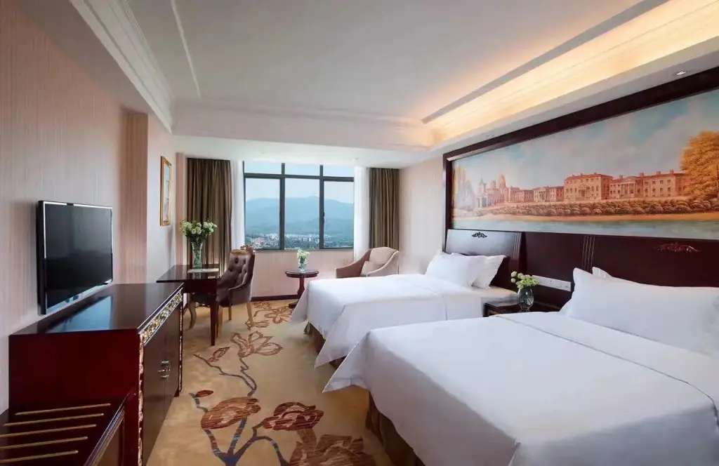 Шэньчжэнь: Vienna Hotel Shawan