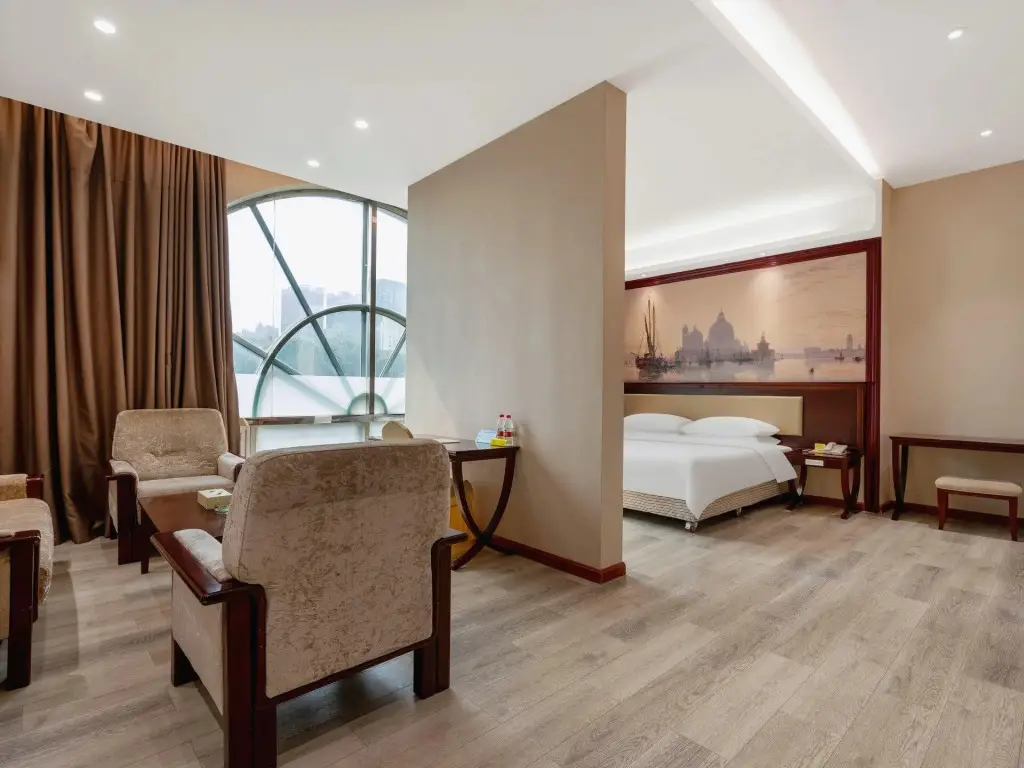 Гуанчжоу: Vienna Hotel Guangzhou Shaheding Metro Station
