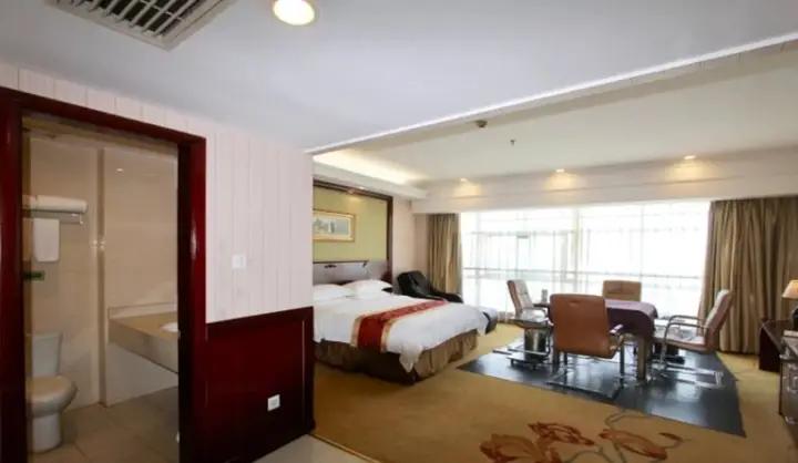 Цзясинь: Vienna Hotel Zhejiang Haining Yancang Branch