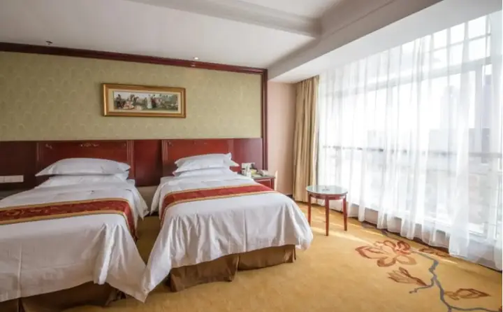 Цзясинь: Vienna Hotel Zhejiang Haining Yancang Branch